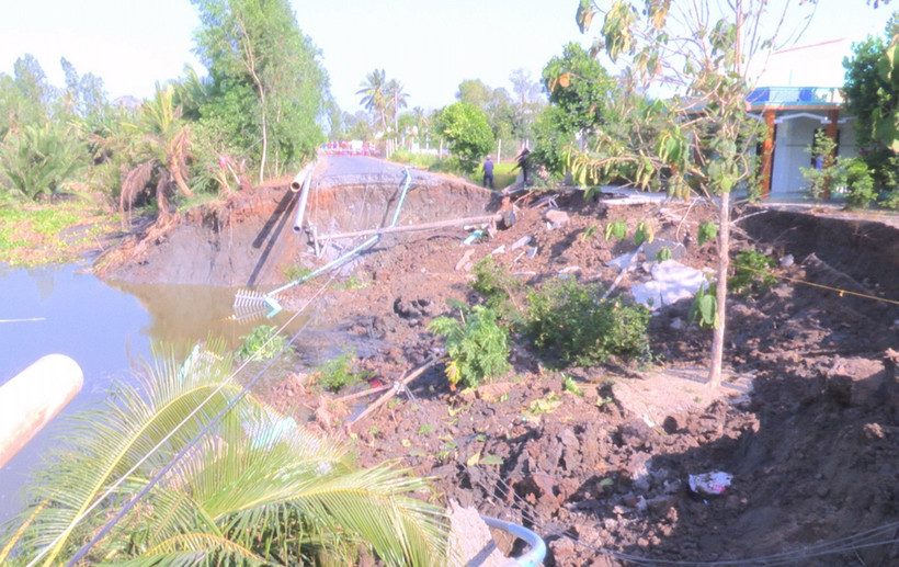 Hiện trường vụ sạt lở. (Ảnh: Nam Thái/TTXVN)