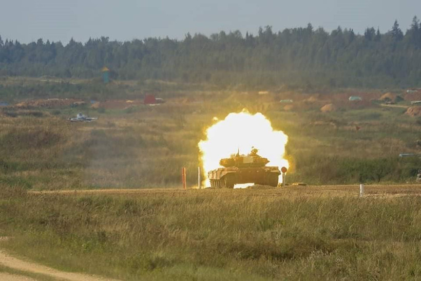 Xe tăng Việt Nam nhả đạn tại lượt thi đấu thứ 3 tại Army Games 2021. (Ảnh: Trần Hiếu/TTXVN)