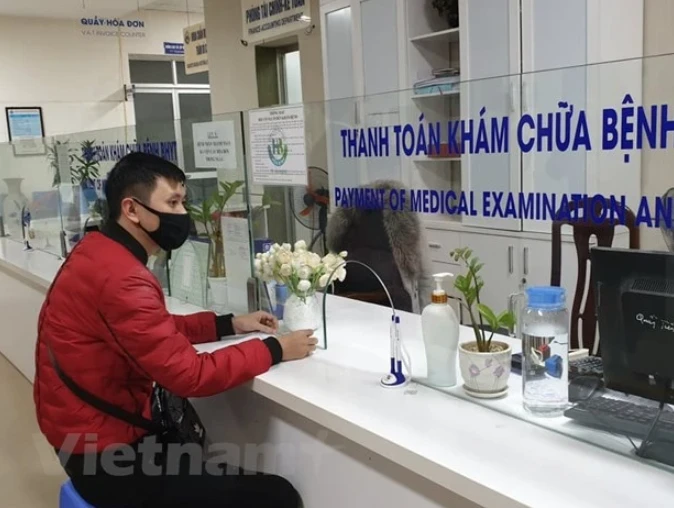 Người dân làm thủ tục khám chữa bệnh. (Ảnh: T.G/Vietnam+)