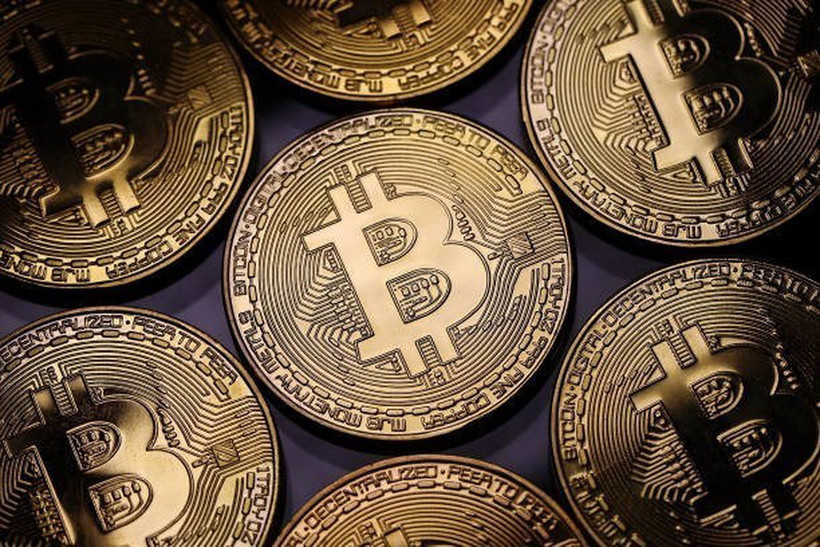 Đồng tiền kỹ thuật số bitcoin. (Ảnh: Getty Images/TTXVN)