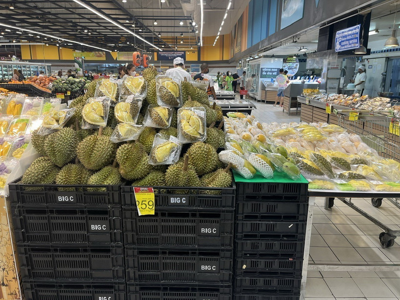 Sầu riêng được bày bán trong một siêu thị ở thủ đô Bangkok Thái Lan. (Ảnh: Huy Tiến/TTXVN)