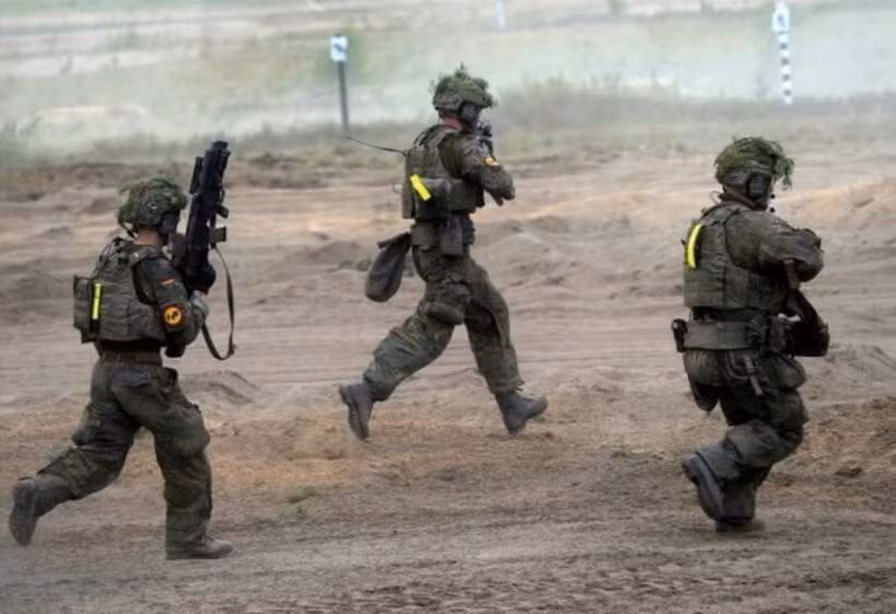 Binh sỹ Đức tham gia cuộc tập trận chung ở Pabrade, Litva. (Ảnh: Reuters/TTXVN)