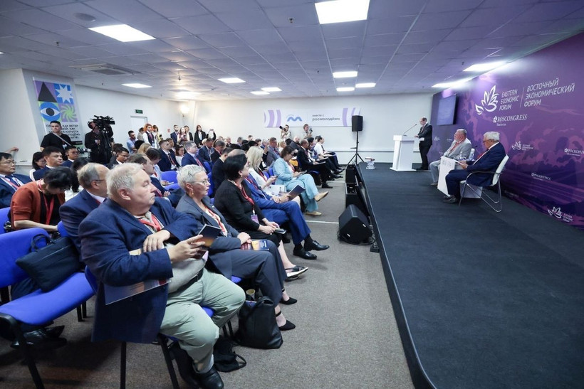 Hội thảo khoa học hướng tới kỷ niệm 75 năm ngày thiết lập quan hệ ngoại giao giữa Liên bang Nga và Việt trong khuôn khổ Diễn đàn Kinh tế Phương Đông lần thứ 9. (Ảnh: Quang Vinh/TTXVN)