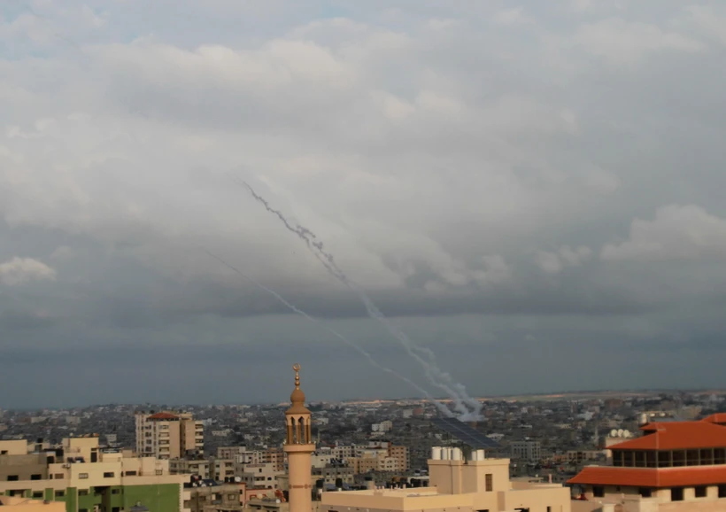 Rocket được bắn từ dải Gaza về phía Israel ngày 24/2/2020. (Ảnh: THX/TTXVN)
