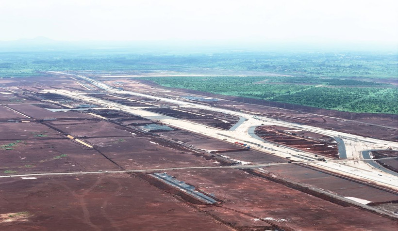 Hạng mục đường băng số 2 sân bay Long Thành dài 4.000m. (Ảnh: Hồng Đạt/TTXVN)