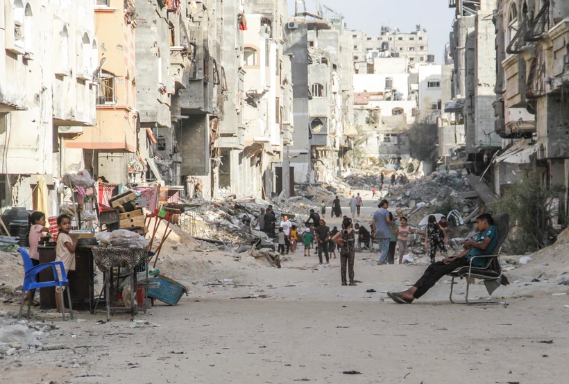 Những tòa nhà bị phá hủy do xung đột Hamas-Israel tại thị trấn Beit Lahia, phía bắc Dải Gaza, ngày 21/6. (Ảnh: THX/TTXVN)