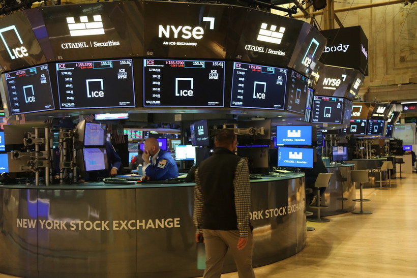 Hoạt động tại Sàn giao dịch chứng khoán New York, Mỹ. (Ảnh: THX/TTXVN)