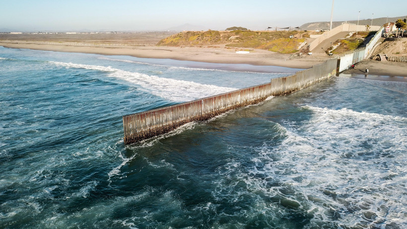 Bức tường ngăn cách biên giới Mỹ-Mexico tại Tijuana, Mexico, ngày 10/1/2019. (Ảnh: THX/ TTXVN) 