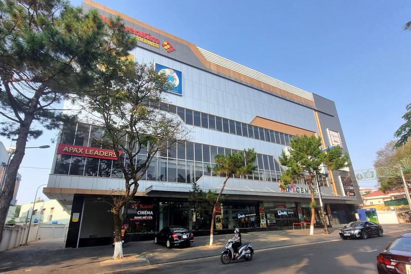 Trung tâm ngoại ngữ Apax Leaders chi nhánh Gia Lai "cửa đóng then cài" khiến nhiều phụ huynh lo lắng. (Ảnh: Quang Thái/TTXVN)