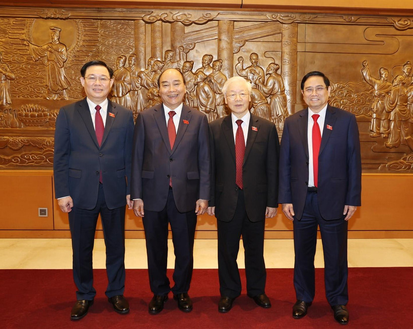 Tổng Bí thư Nguyễn Phú Trọng cùng Chủ tịch nước Nguyễn Xuân Phúc, Thủ tướng Phạm Minh Chính và Chủ tịch Quốc hội Vương Đình Huệ dự bế mạc Kỳ họp thứ 11, Quốc hội khoá XIV. (Ảnh: Trí Dũng/TTXVN)