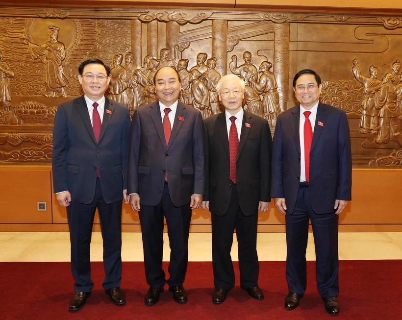 Tổng Bí thư Nguyễn Phú Trọng cùng Chủ tịch nước Nguyễn Xuân Phúc, Thủ tướng Phạm Minh Chính và Chủ tịch Quốc hội Vương Đình Huệ dự bế mạc Kỳ họp thứ 11, Quốc hội khoá XIV. (Ảnh: Trí Dũng/TTXVN)