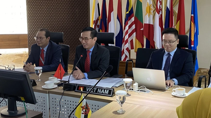 Đại sứ Trần Đức Bình, Trưởng Phái đoàn Việt Nam tại ASEAN, Chủ tịch ACCC chủ trì cuộc họp. (Ảnh: Hữu Chiến/TTXVN)