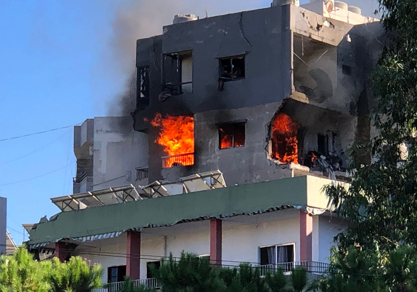 Tòa nhà bị phá hủy sau cuộc không kích của Israel tại Beirut, Liban. (Ảnh: THX/TTXVN)