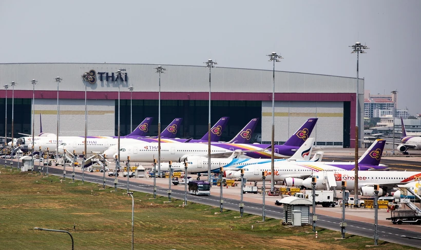 Máy bay của Thai Airways tại sân bay Suvarnabhumi ở Bangkok, Thái Lan. (Ảnh: AFP/TTXVN)