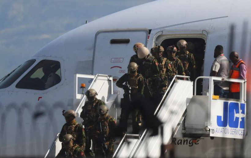 Lực lượng an ninh Kenya đến Port-au-Prince, Haiti. (Ảnh: Reuters)