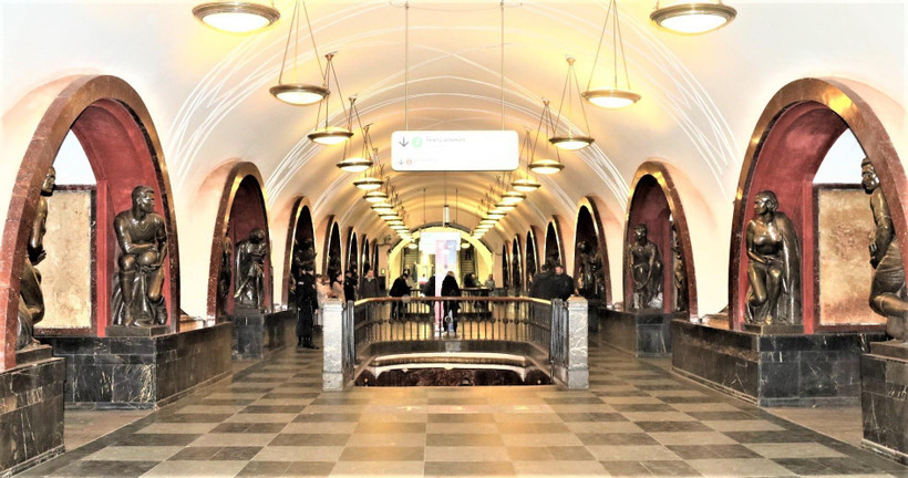 Sảnh lớn nhà ga Quảng trường Cách mạng. (Ảnh: Duy Trinh/TTXVN)