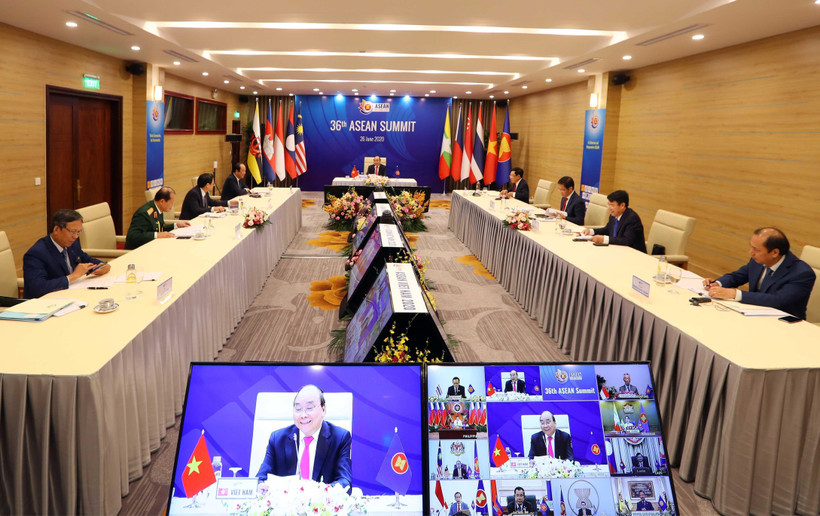 Thủ tướng Nguyễn Xuân Phúc, Chủ tịch ASEAN 2020 phát biểu tại Lễ khai mạc Hội nghị Cấp cao ASEAN lần thứ 36. (Ảnh: Thống Nhất/TTXVN)