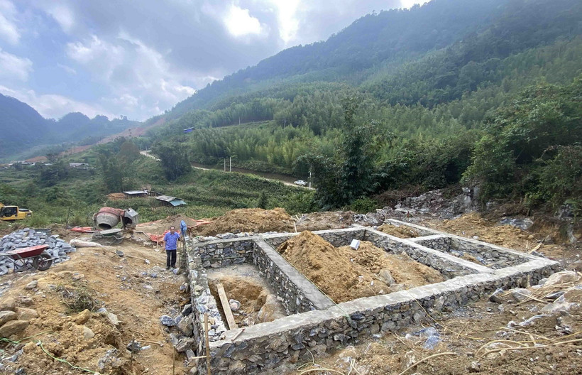 Khu tái định cư xóm Lũng Lỳ, xã Ca Thành được khẩn trương xây dựng, cố gắng hoàn thành trước 30/10 để bàn giao cho người dân. (Ảnh: Quốc Đạt/TTXVN)