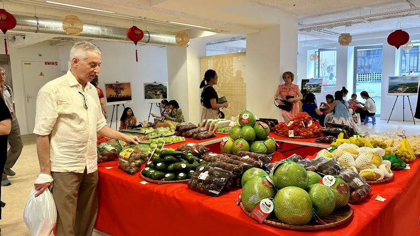 Góc giới thiệu các sản phẩm cây trái và nông nghiệp Việt Nam. (Ảnh: Nguyễn Thu Hà/TTXVN)