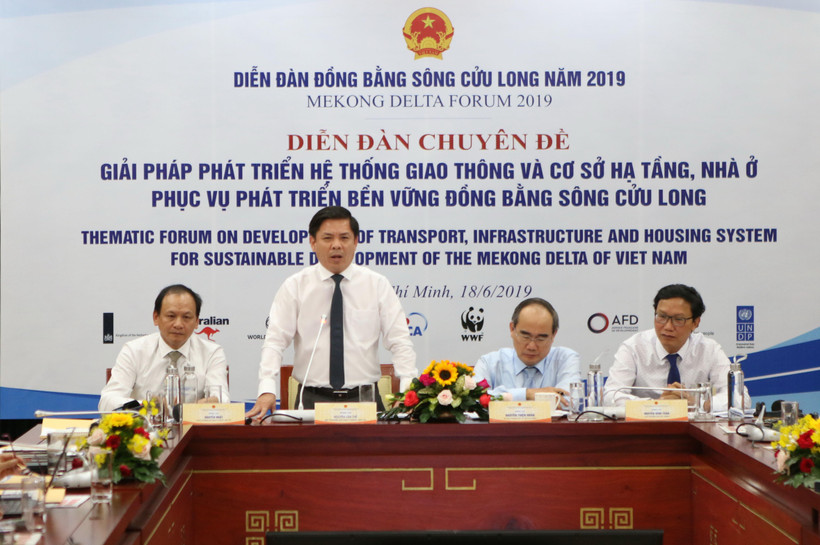 Bộ trưởng Bộ Giao thông Vận tải Nguyễn Văn Thể phát biểu kết luận Diễn đàn. Ảnh: Tiến Lực/TTXVN)