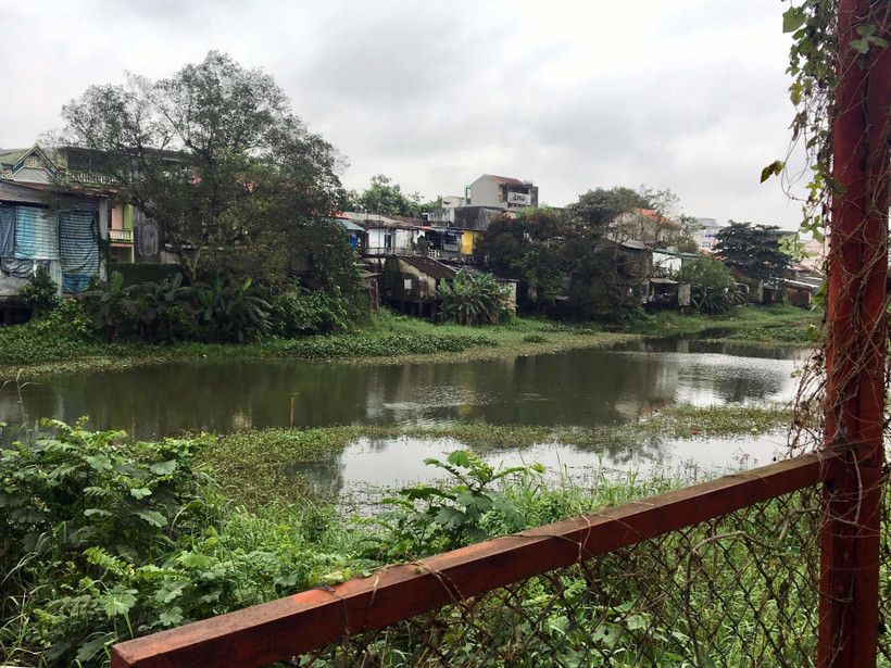 Các hộ dân đang sống tại khu vực Thượng thành thuộc di tích Kinh Thành Huế. (Ảnh: Quốc Việt/TTXVN)