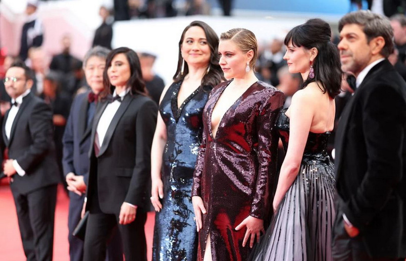 Các thành viên Ban giám khảo Liên hoan phim Cannes trên thảm đỏ. (Ảnh: Getty Images)