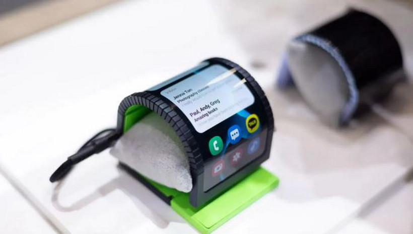 Điện thoại có thể đeo ở cổ tay của Samsung. 