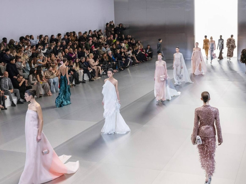 Fendi Haute Couture tôn vinh màu sắc, kiểu dáng có giá trị thẩm mỹ lâu dài 