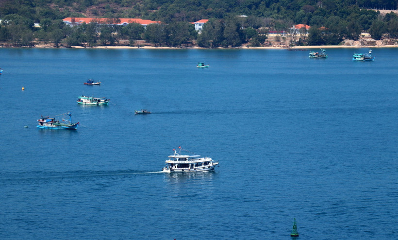 Du thuyền phục vụ khách du lịch trải nghiệm vùng biển đảo Phú Quốc (Kiên Giang). (Ảnh: Lê Huy Hải/TTXVN)