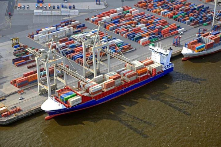 Các container hàng hóa tại cảng biển Hamburg của Đức. (Nguồn: bulk-distributor.com)
