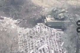 Bất ngờ trúng tên lửa Nga, xe thiết giáp Bradley của Ukraine bỏ lính để chạy thoát thân