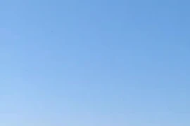 Khoảnh khắc đàn tên lửa hành trình nối đuôi nhau bay tới mục tiêu ở Iran