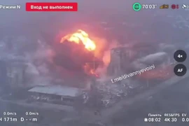 Khoảnh khắc bom Nga "thổi" bay cụm mục tiêu kiên cố nằm trên đất Ukraine