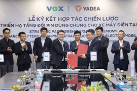 Lễ ký kết hợp tác phát triển hạ tầng đổi pin dùng chung cho xe máy điện giữa Yadea Việt Nam và VGX.