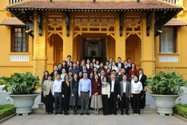 Các thành viên Tiểu ban Nội dung thuộc Ủy ban quốc gia APEC 2027 chụp ảnh chung. (Nguồn: Bộ Ngoại giao)