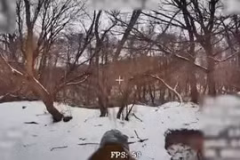 Dân thường Ukraine "chào hỏi" drone Nga đang săn lùng mục tiêu quân sự