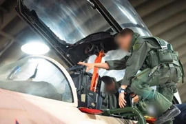 Phi công Israel leo lên máy bay chuẩn bị tấn công mục tiêu Iran. (Nguồn: Jerusalem Post)