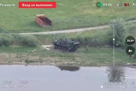 Lính Nga trộm xe Stryker còn nguyên vẹn khỏi tay lính Ukraine