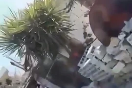 Lính chính quyền mới ở Syria lại xuất hiện trong video bắn giết dân thường