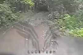 Drone UAV Nga "đánh võng" trong rừng, hạ nhiều xe tăng và thiết giáp Ukraine