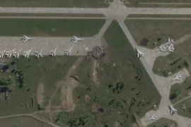 Ảnh vệ tinh cho thấy một số máy bay bị hủy hoại tại căn cứ Belaya của Nga tại vùng Irkutsk. (Nguồn: AFP)