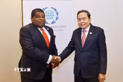 Chủ tịch Quốc hội Trần Thanh Mẫn gặp Tổng thư ký IPU Martin Chungong. (Ảnh: Doãn Tấn/TTXVN)