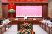Thủ tướng Lê Minh Hưng làm việc với Ban Thường vụ Thành ủy Hà Nội. (Ảnh: Dương Giang/TTXVN)