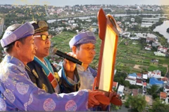 Đến Trà Quế, du khách quốc tế hào hứng trồng rau tại làng du lịch tốt nhất thế giới