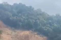 Cận cảnh vụ lở đất ở xã Hùng Sơn, mất liên lạc với 3 người dân