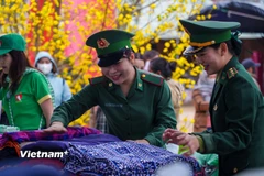 Sắc xuân sớm trên "cổng trời" Hùng Sơn sưởi ấm tình quân dân