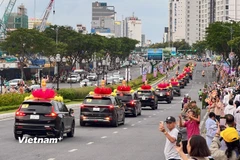 Đông đảo nhân dân chào đón, chiêm bái Xá lợi Đức Phật đến Đà Nẵng 