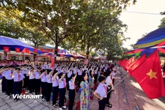 Không khí chào cờ trang nghiêm tại buổi lễ khai giảng năm học với của Trường Trung học cơ sở Phạm Văn Đồng, xã Bà Nà, thành phố Đà Nẵng. (Ảnh: Thanh Phong/Vietnam+)