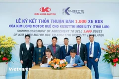 Ký kết cung ứng 1000 xe bus các loại. (Ảnh: Nguyên Lý - Văn Dũng)