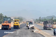 Một mũi thi công đoạn cuối tuyến dự án cao tốc Hòa Liên - Túy Loan. (Ảnh: Thanh Phong/Vietnam+)